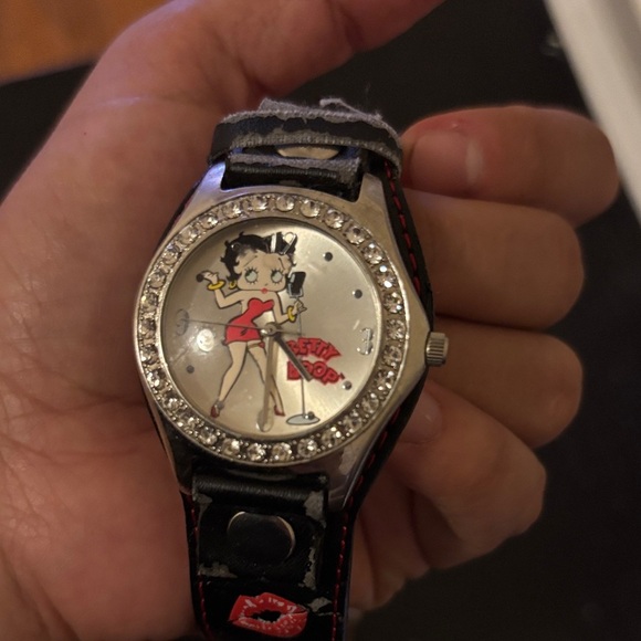 Betty Boop Black and Red Themed Smartwatch - Picture 4 of 4